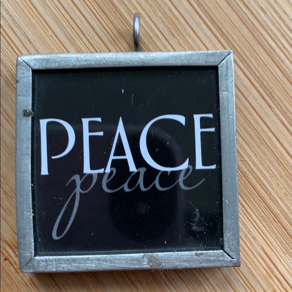Peace charm - Picture 2 of 3